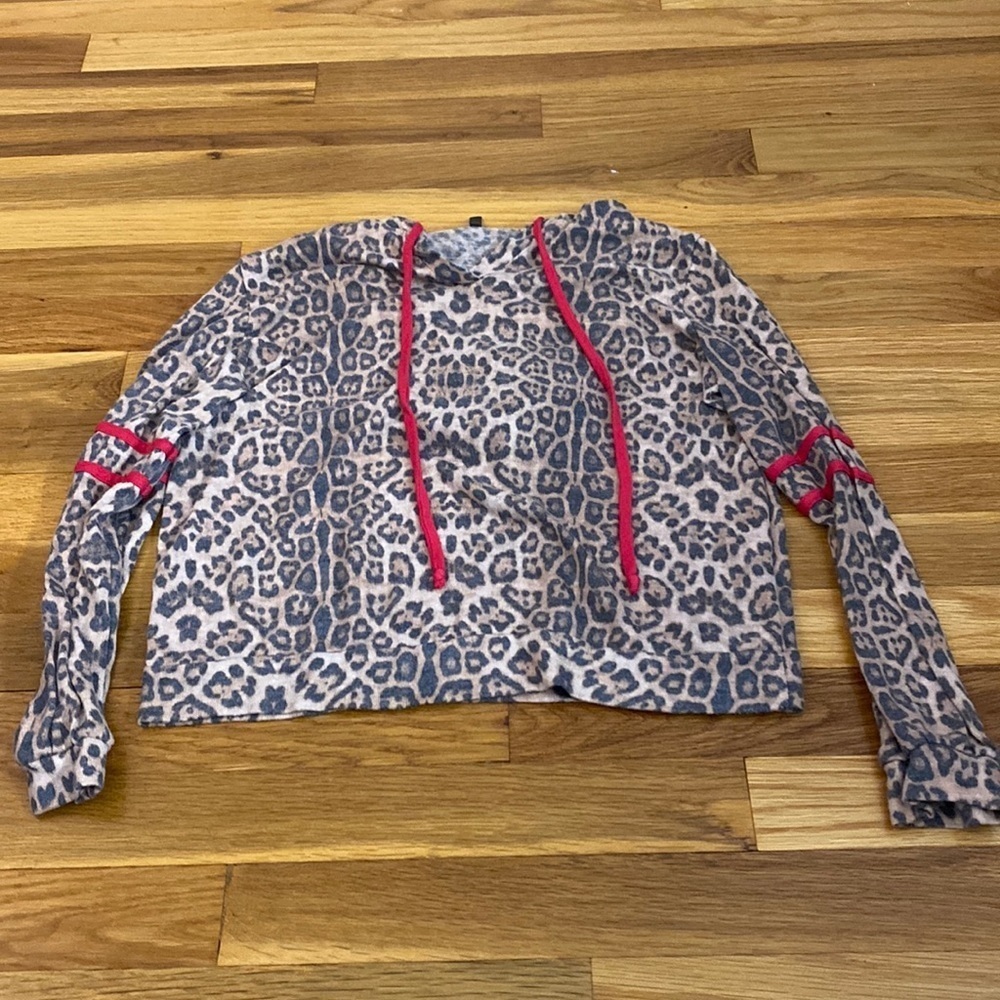 Revelation Girl’s Cheetah Print Sweatshirt With Red Accents Size XL